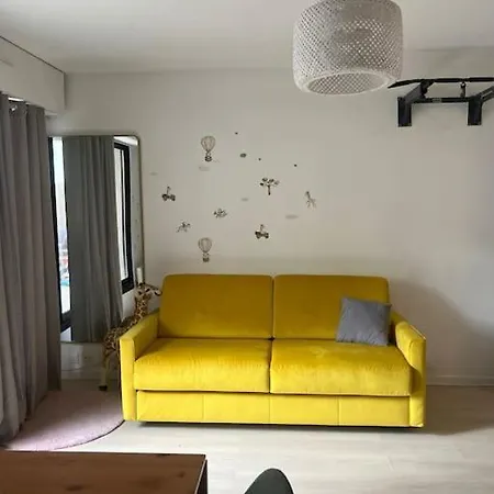 Cosy With Terrace Apartment *